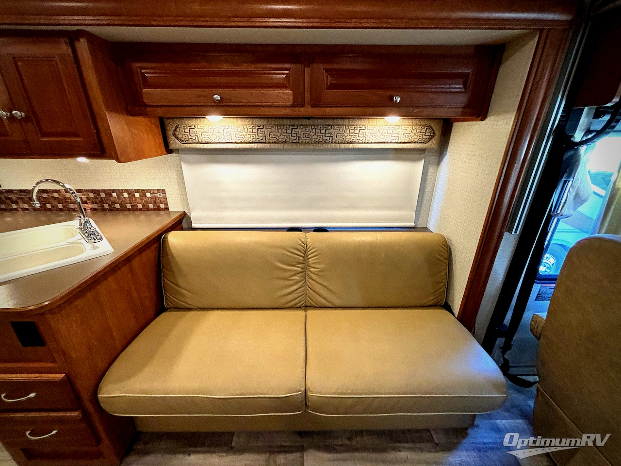 2017 Winnebago Sunstar 29VE Photo 10