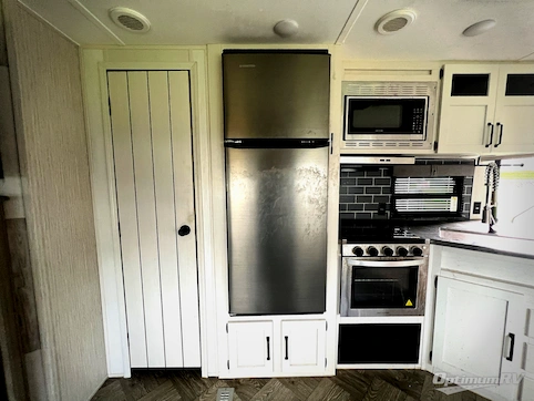 2022 Palomino Puma 28BHSS2 RV Photo 3