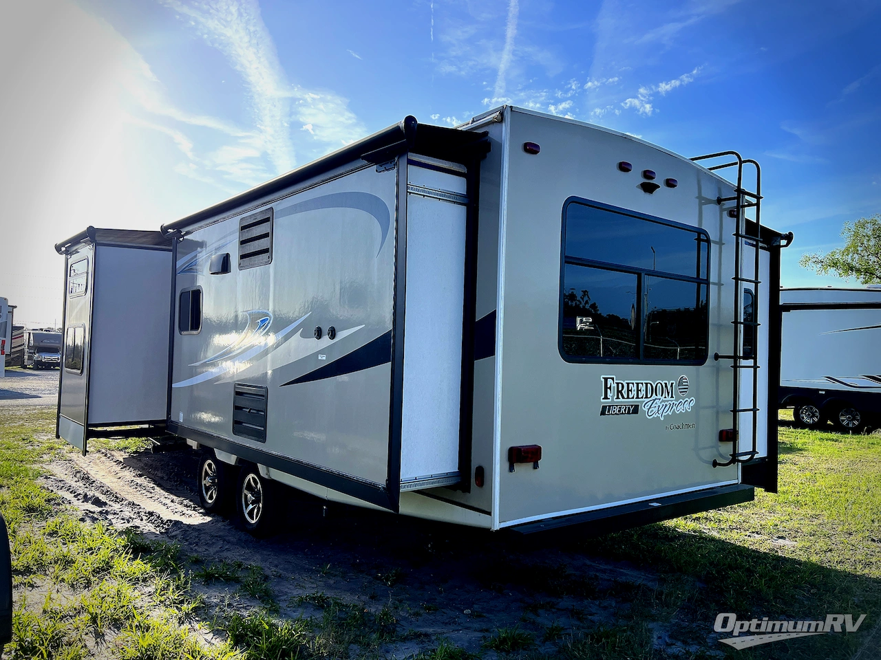2020 Coachmen Freedom Express Liberty Edition 323BHDSLE Photo 2