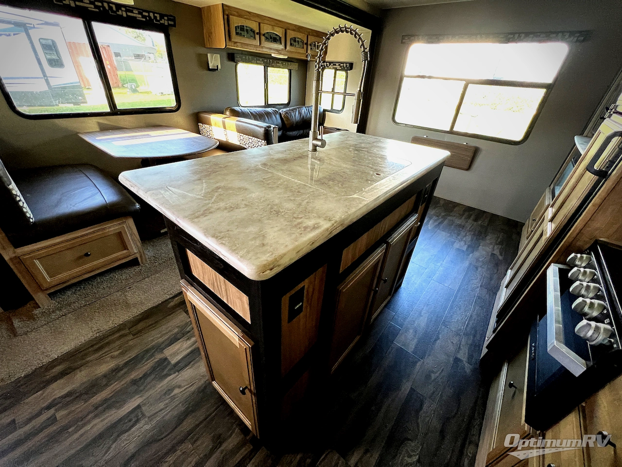 2020 Coachmen Freedom Express Liberty Edition 323BHDSLE Photo 10