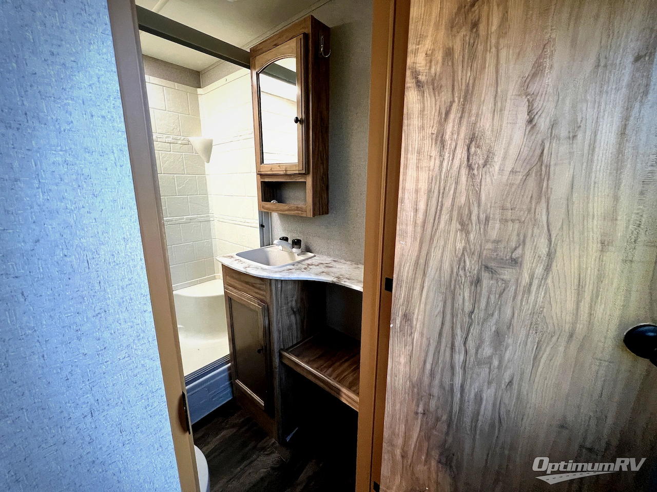 2020 Coachmen Freedom Express Liberty Edition 323BHDSLE Photo 18