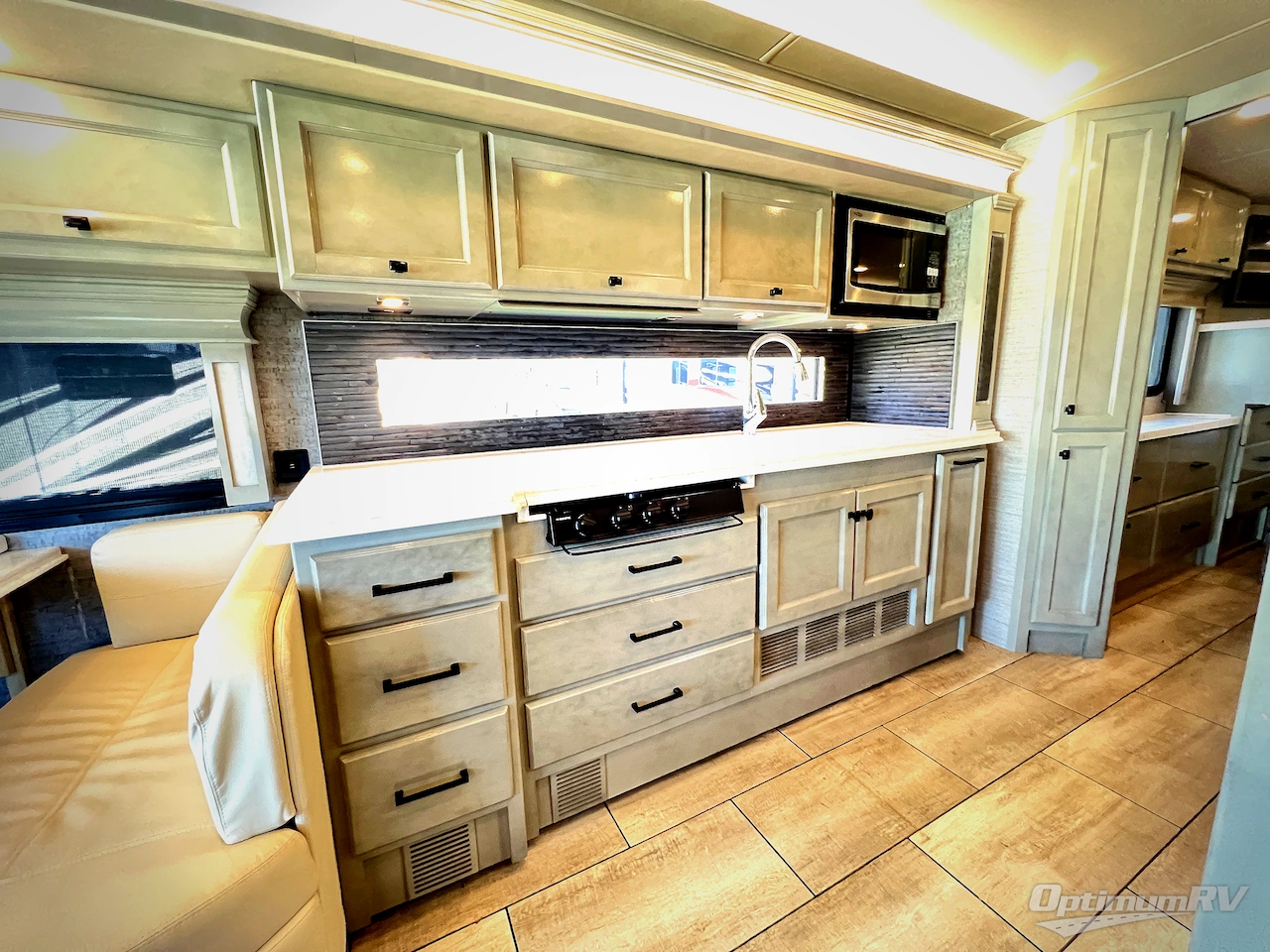 2020 Tiffin Allegro Breeze 33 BR Photo 12