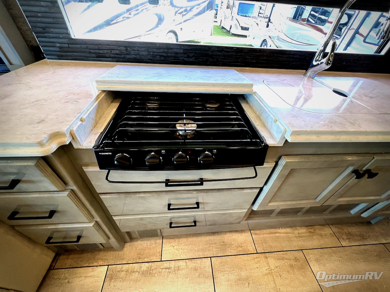 2020 Tiffin Allegro Breeze 33 BR Photo 14