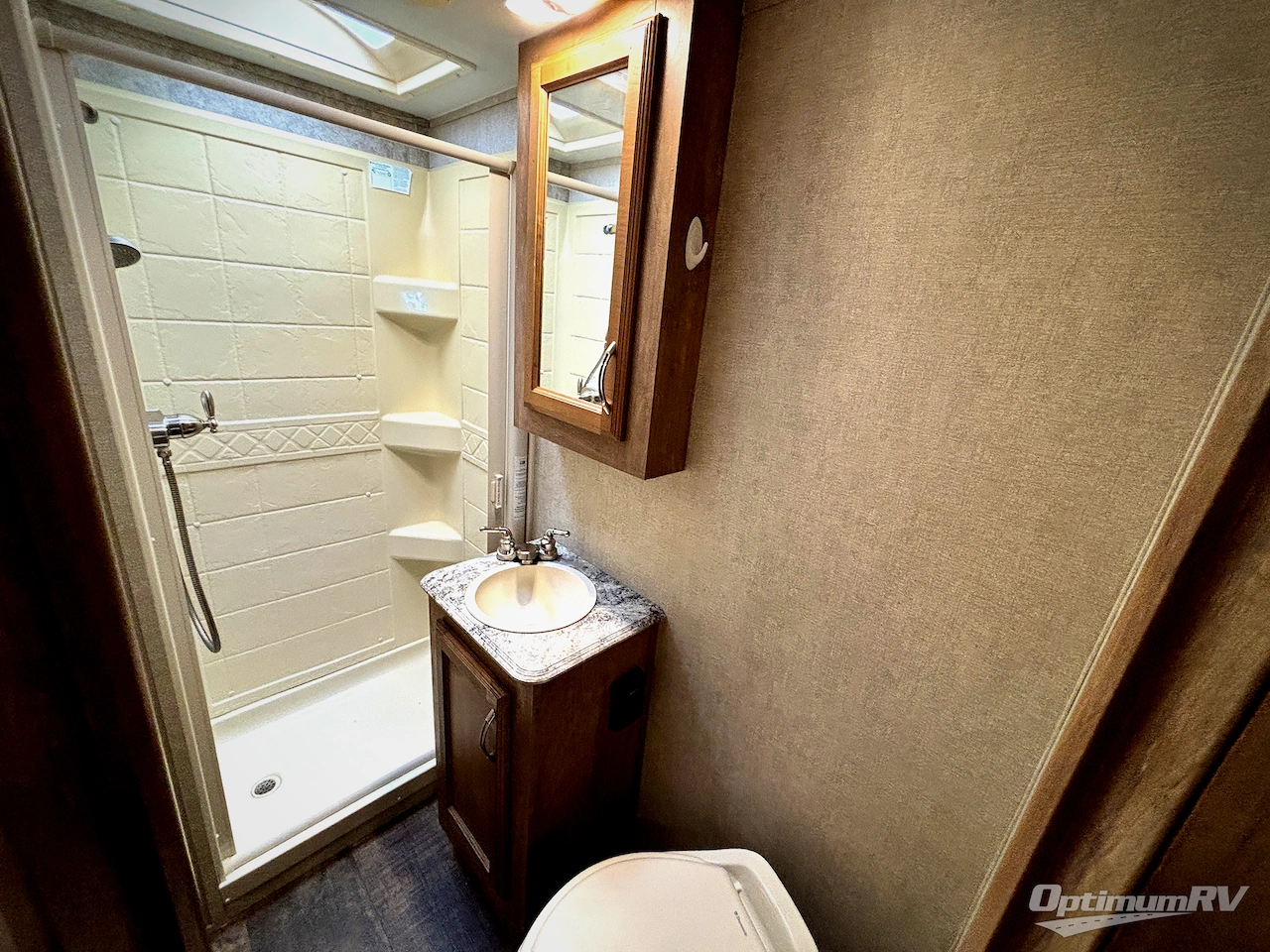 2017 Gulf Stream Conquest Class C 6237 Photo 15