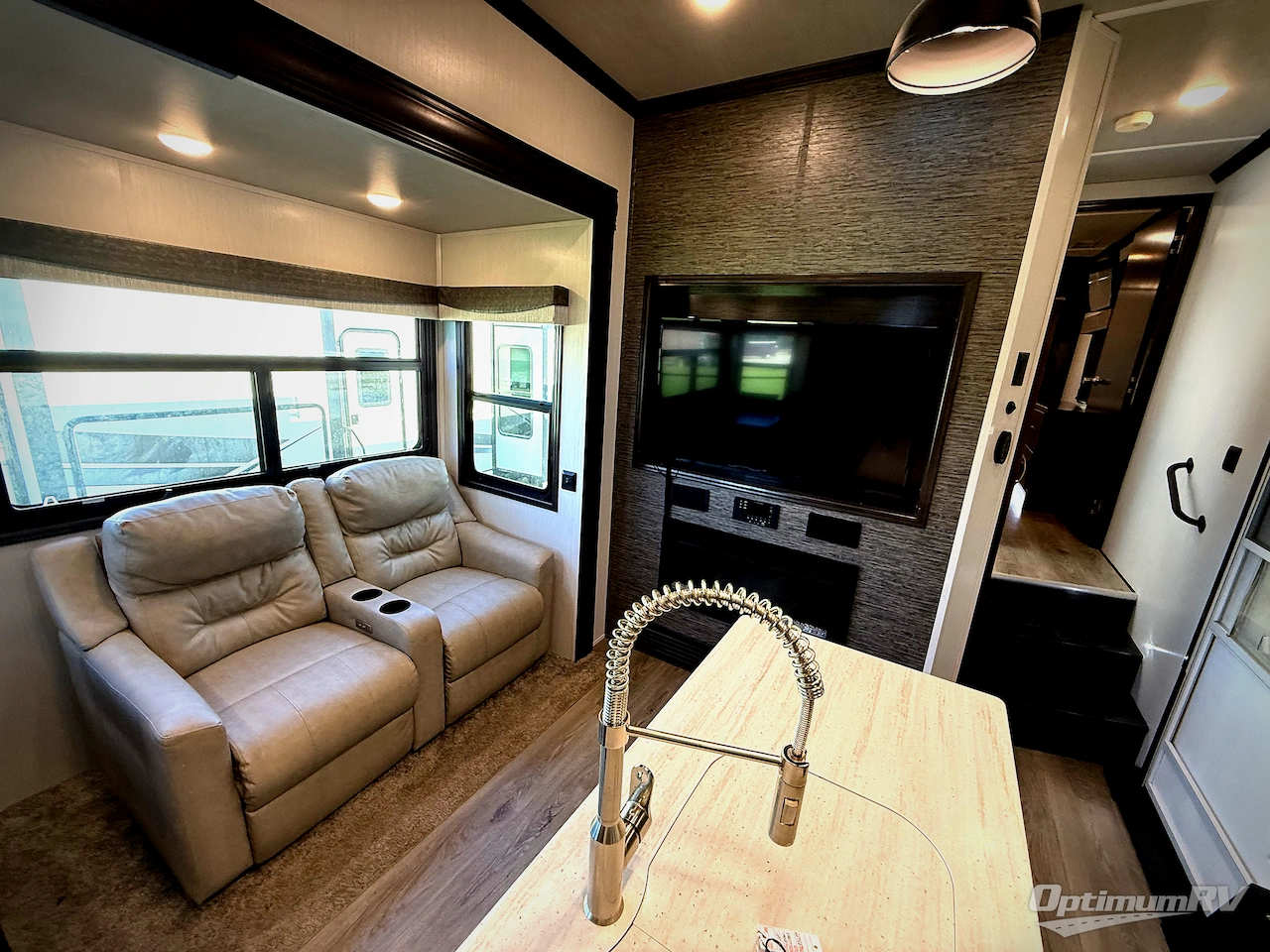 2021 Forest River Cedar Creek Silverback 35LFT Photo 4