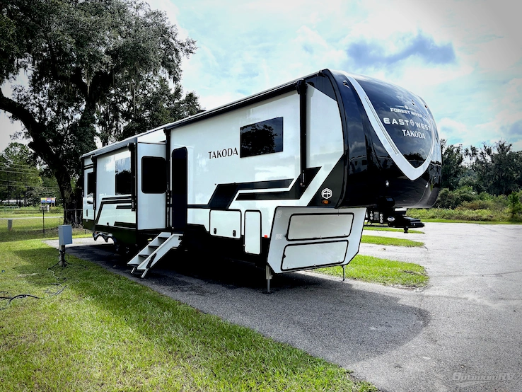 2027 East To West Takoda 399TH RV Photo 1