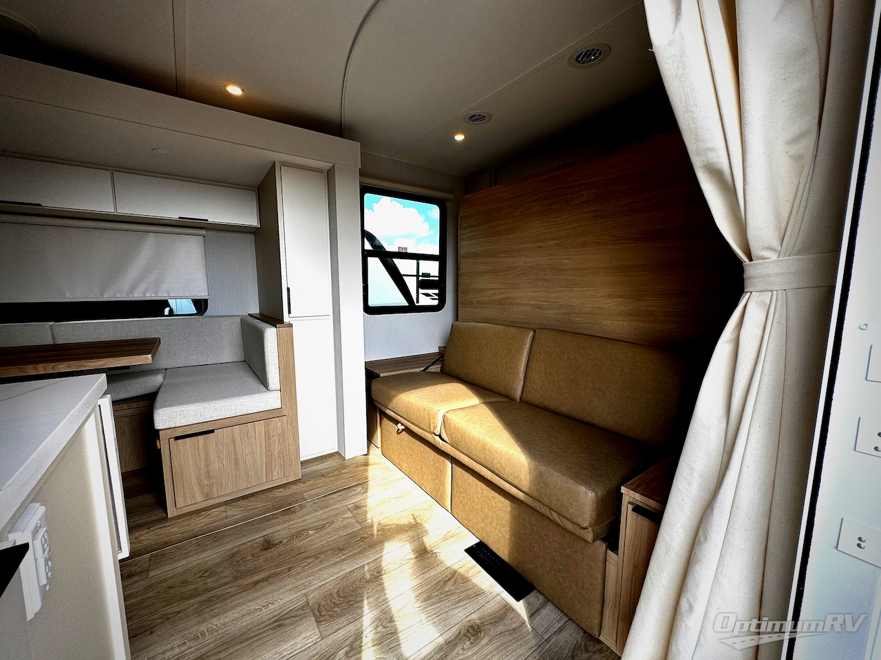 2026 Winnebago Thrive 22MBH Photo 5