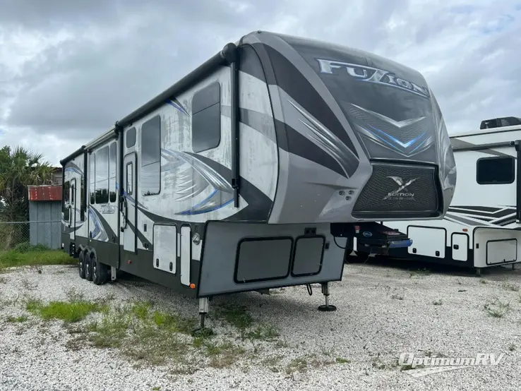 2017 Keystone Fuzion 417 RV Photo 1