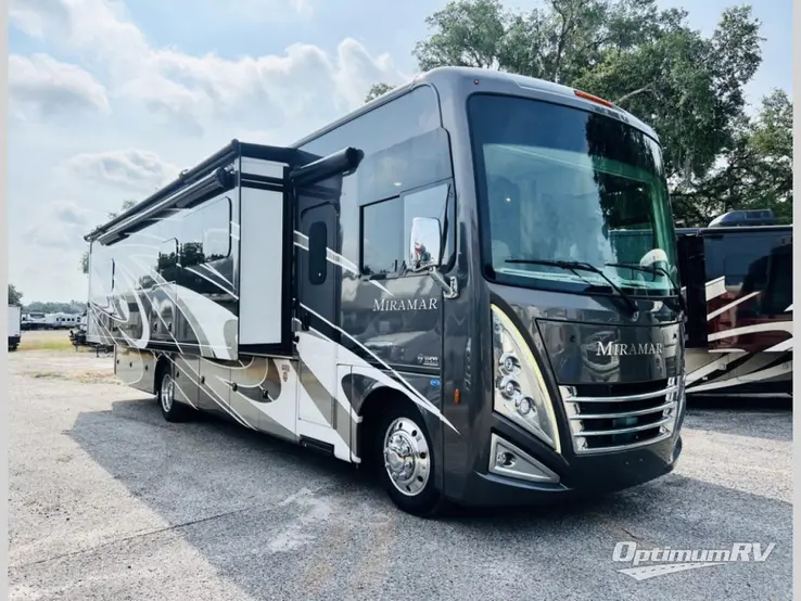 2022 Thor Miramar 35.2 RV Photo 1