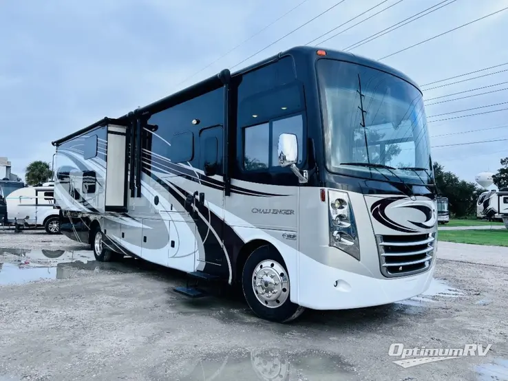 2017 Thor Challenger 37TB RV Photo 1