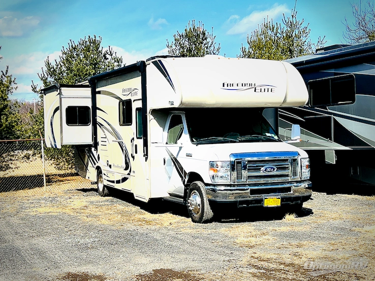 2018 Thor FREEDOM ELITE 28FE RV Photo 1