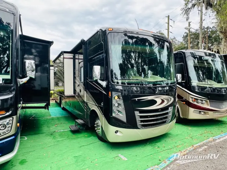 2014 Thor Challenger 37DT RV Photo 1