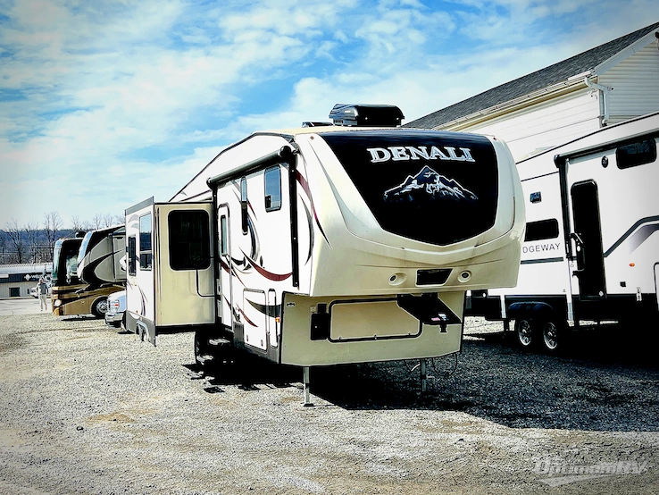 2016 Dutchmen Denali 307RLS RV Photo 1