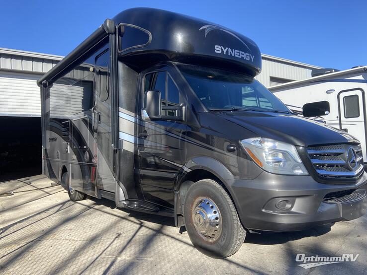 2017 Thor Synergy SD24 RV Photo 1