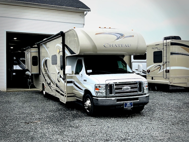 2014 Thor Chateau 31L RV Photo 1