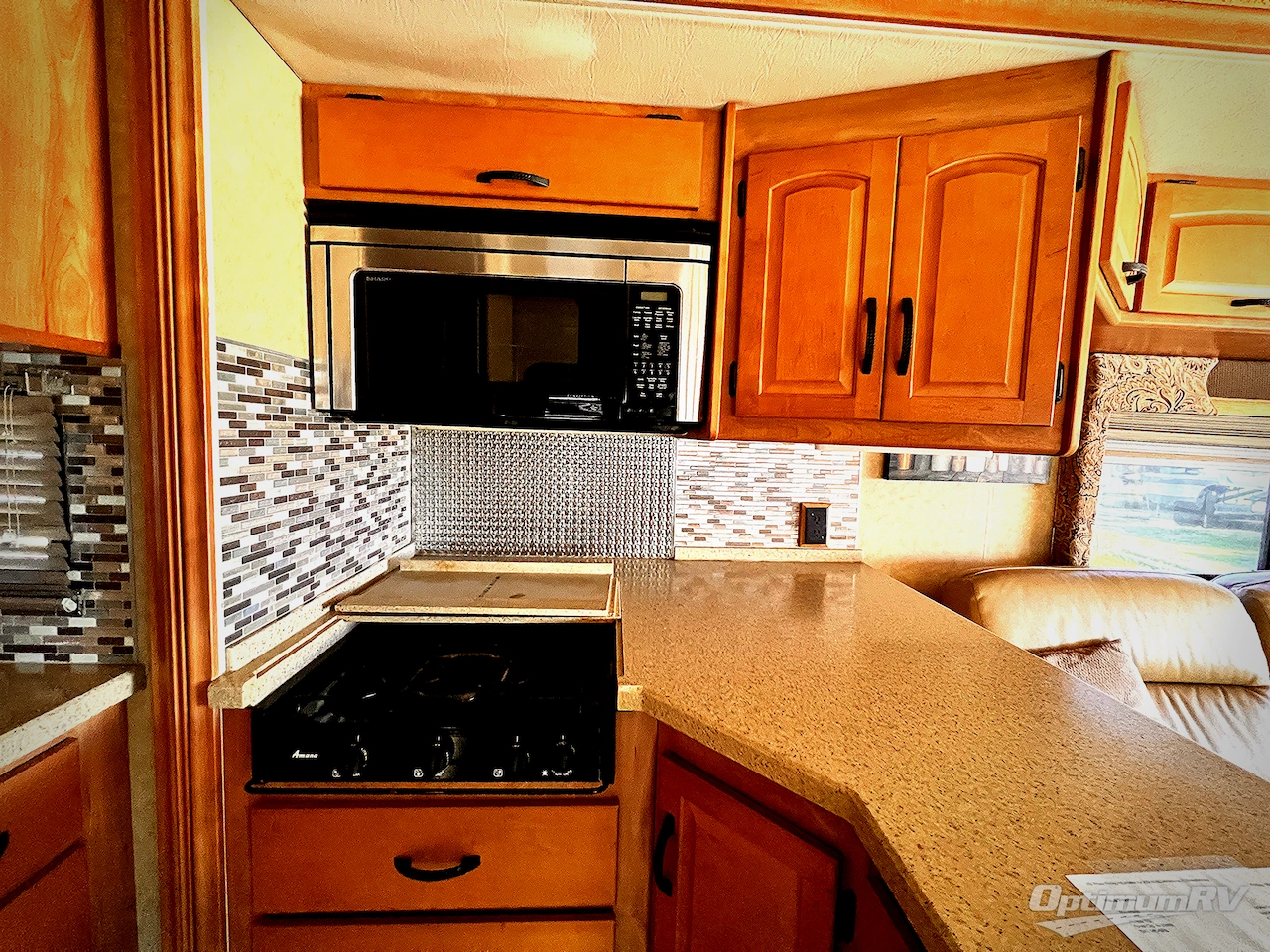 2008 Winnebago Adventurer 38J Photo 13