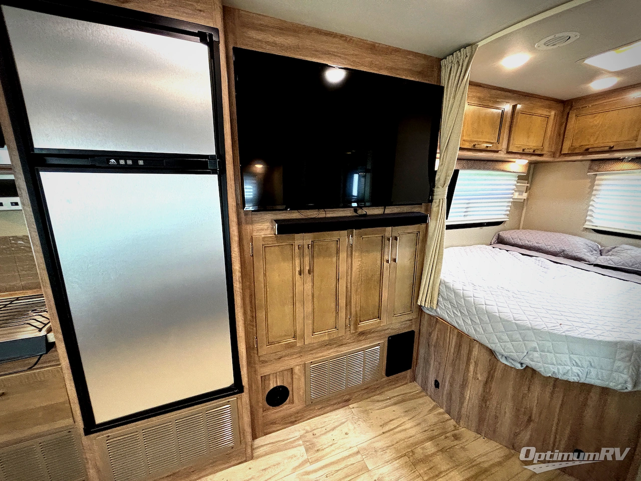 2019 Entegra Odyssey 25R Photo 15
