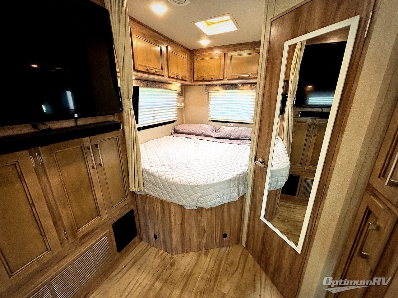 2019 Entegra Odyssey 25R Photo 16