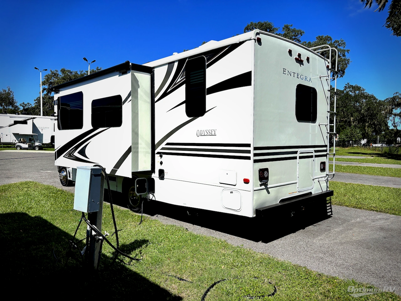 2019 Entegra Odyssey 25R Photo 3