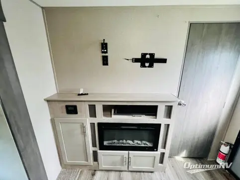 2022 Coachmen Catalina Legacy 323BHDSCK RV Photo 2