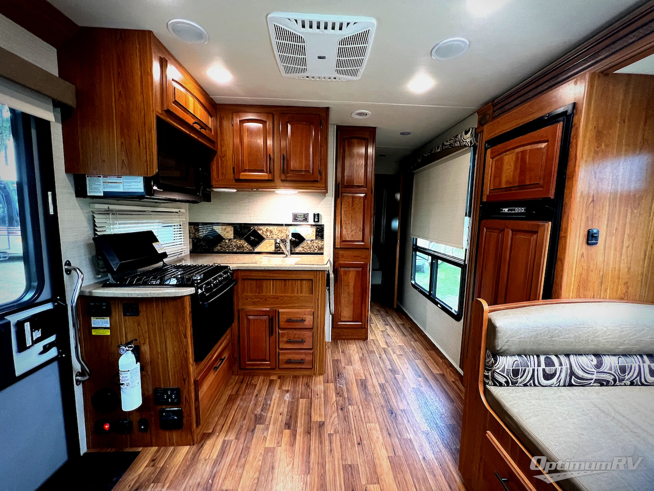 2017 Jayco Greyhawk 31DS Photo 4