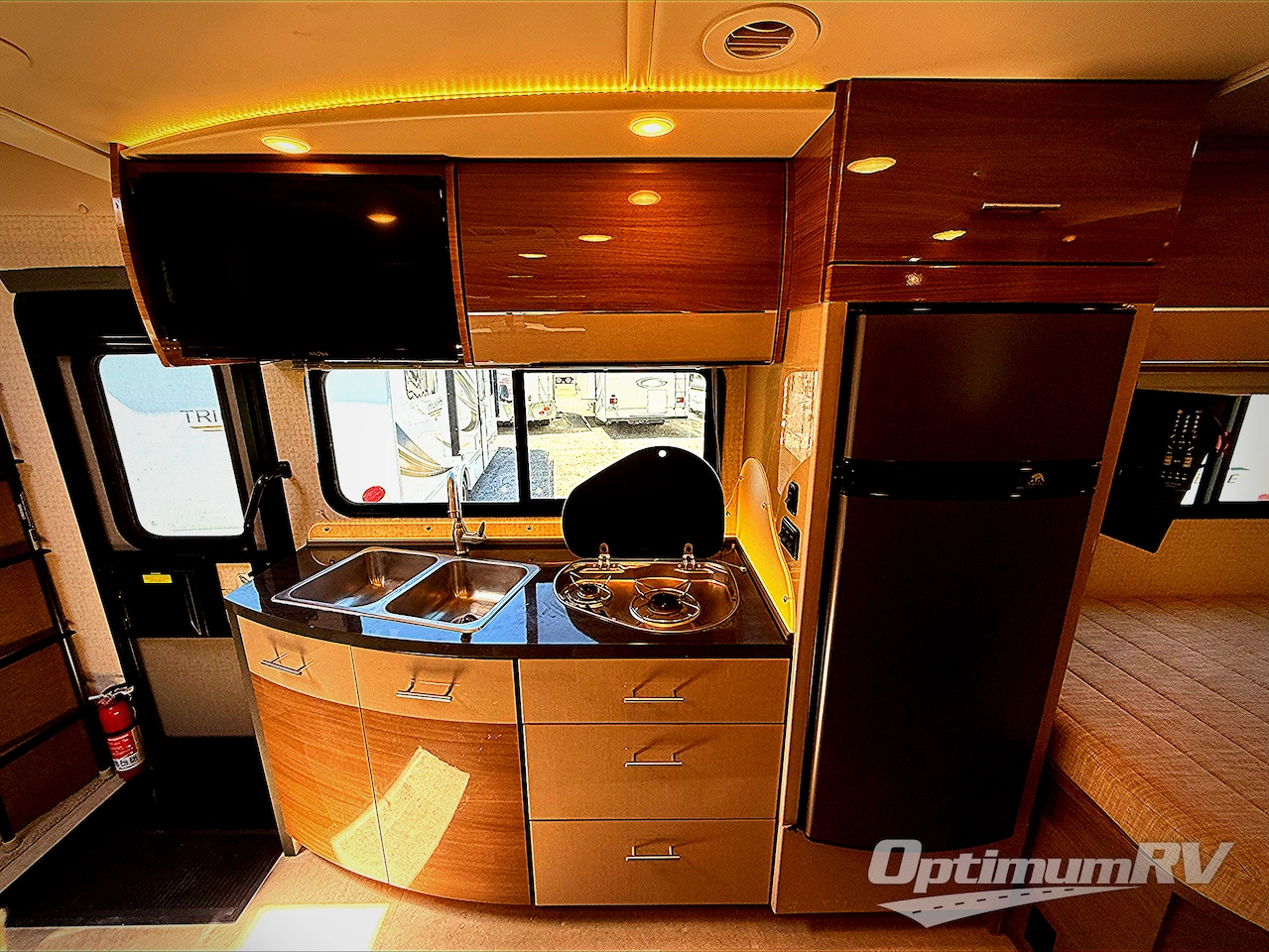 2016 Itasca Navion 24J Photo 7