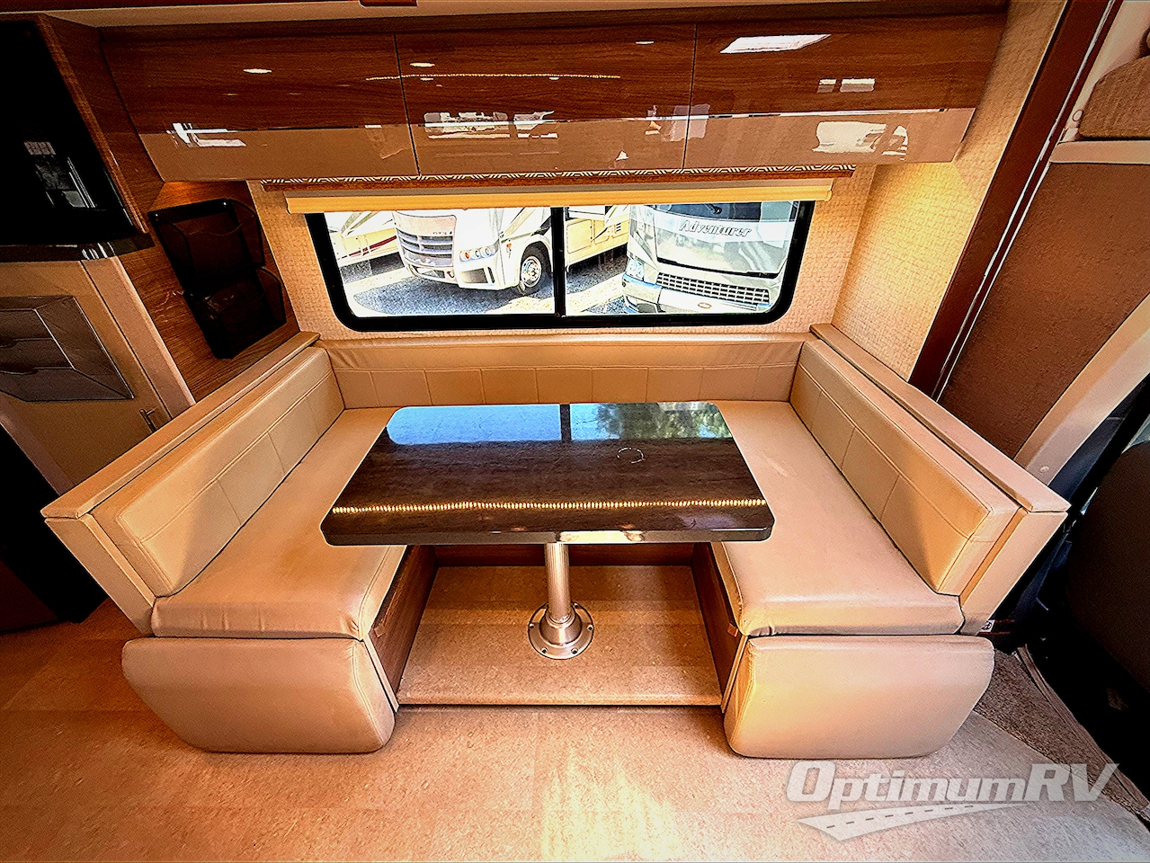 2016 Itasca Navion 24J Photo 8