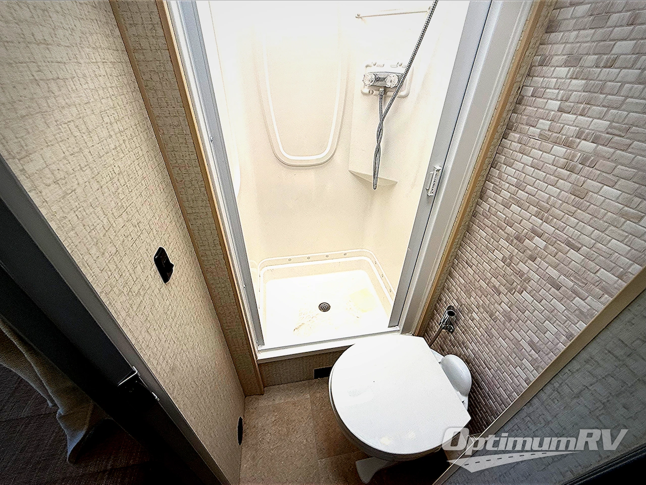 2016 Itasca Navion 24J Photo 18