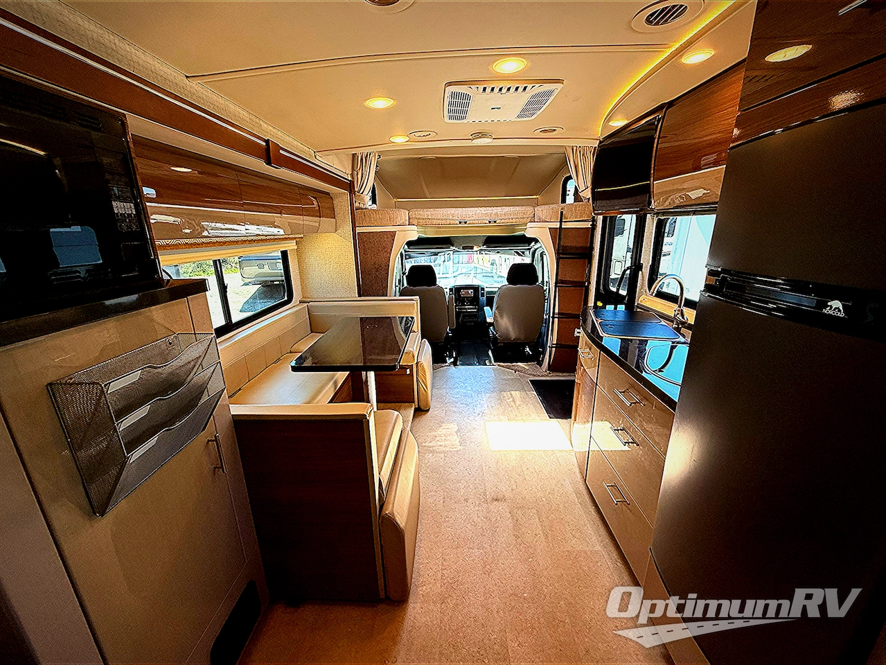 2016 Itasca Navion 24J Photo 5