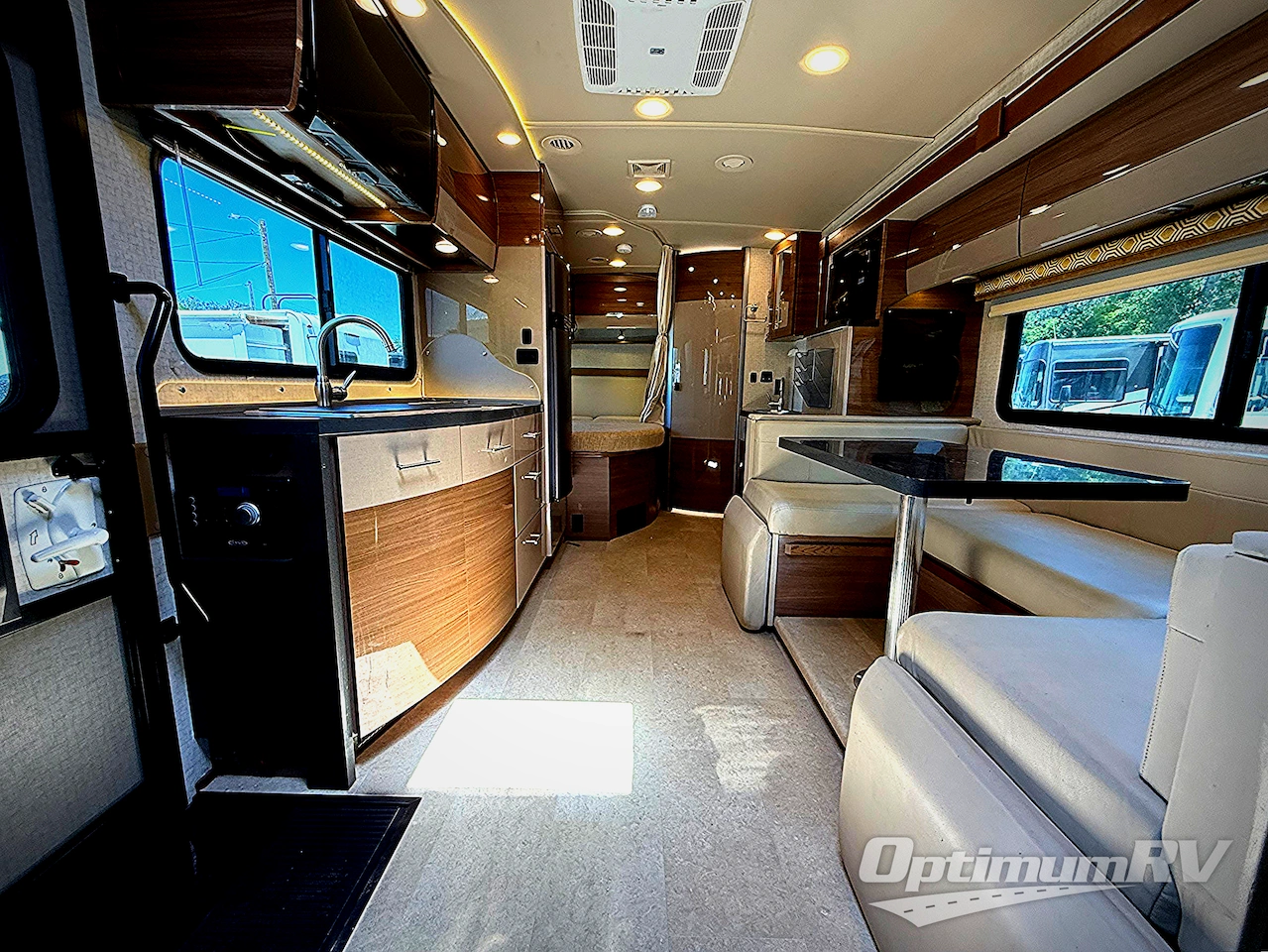 2016 Itasca Navion 24J Photo 4