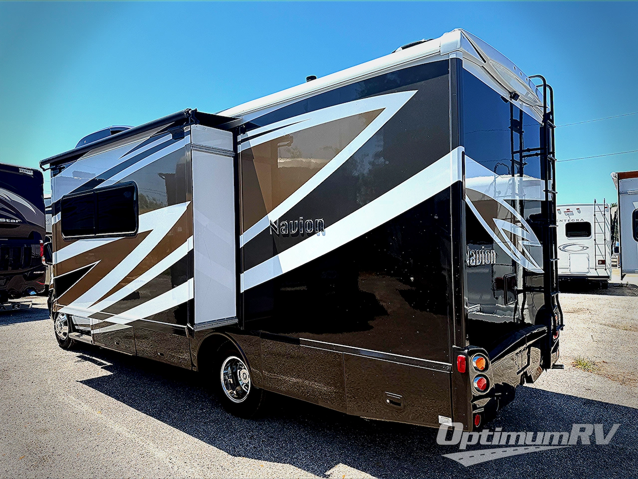 2016 Itasca Navion 24J Photo 2