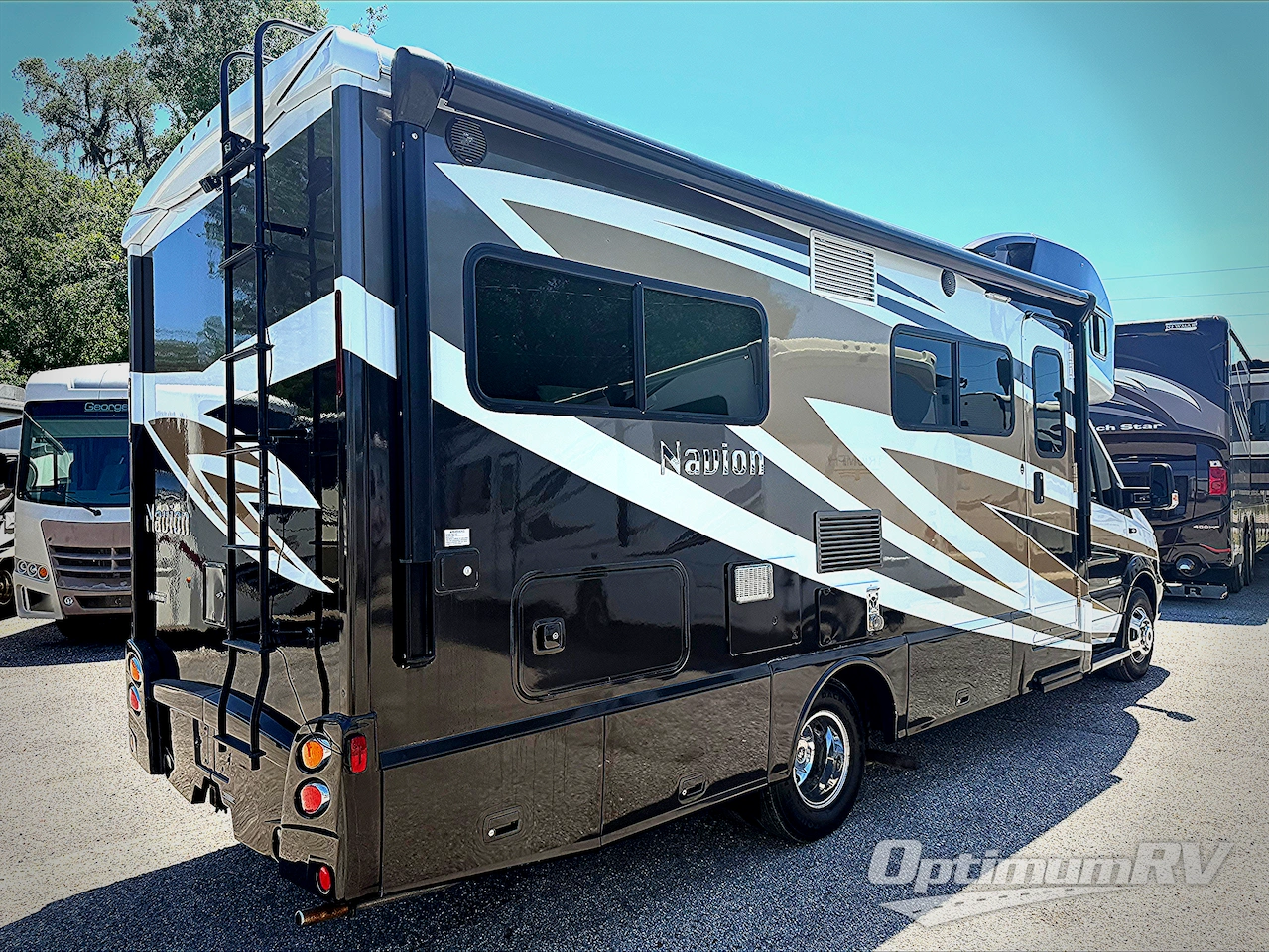 2016 Itasca Navion 24J Photo 3