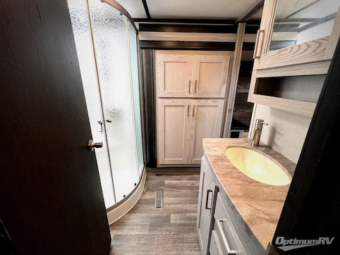 2021 Keystone Montana High Country 295RL RV Photo 4