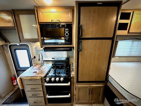 2022 Thor Chateau 22E RV Photo 3