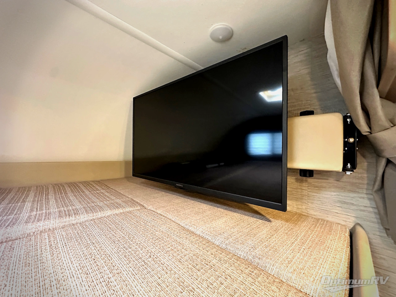 2022 Thor Chateau 22E Photo 6