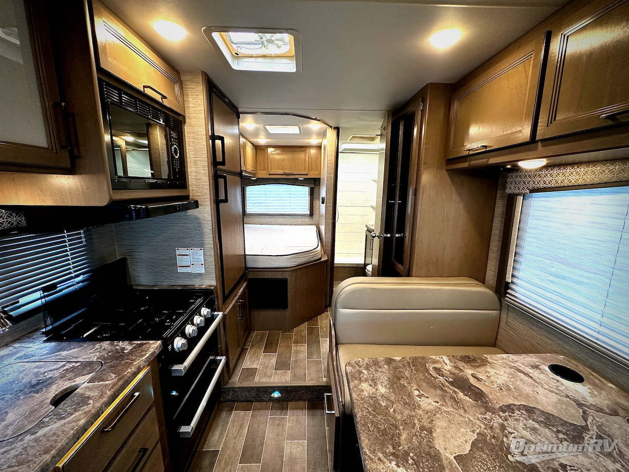 2022 Thor Chateau 22E Photo 7