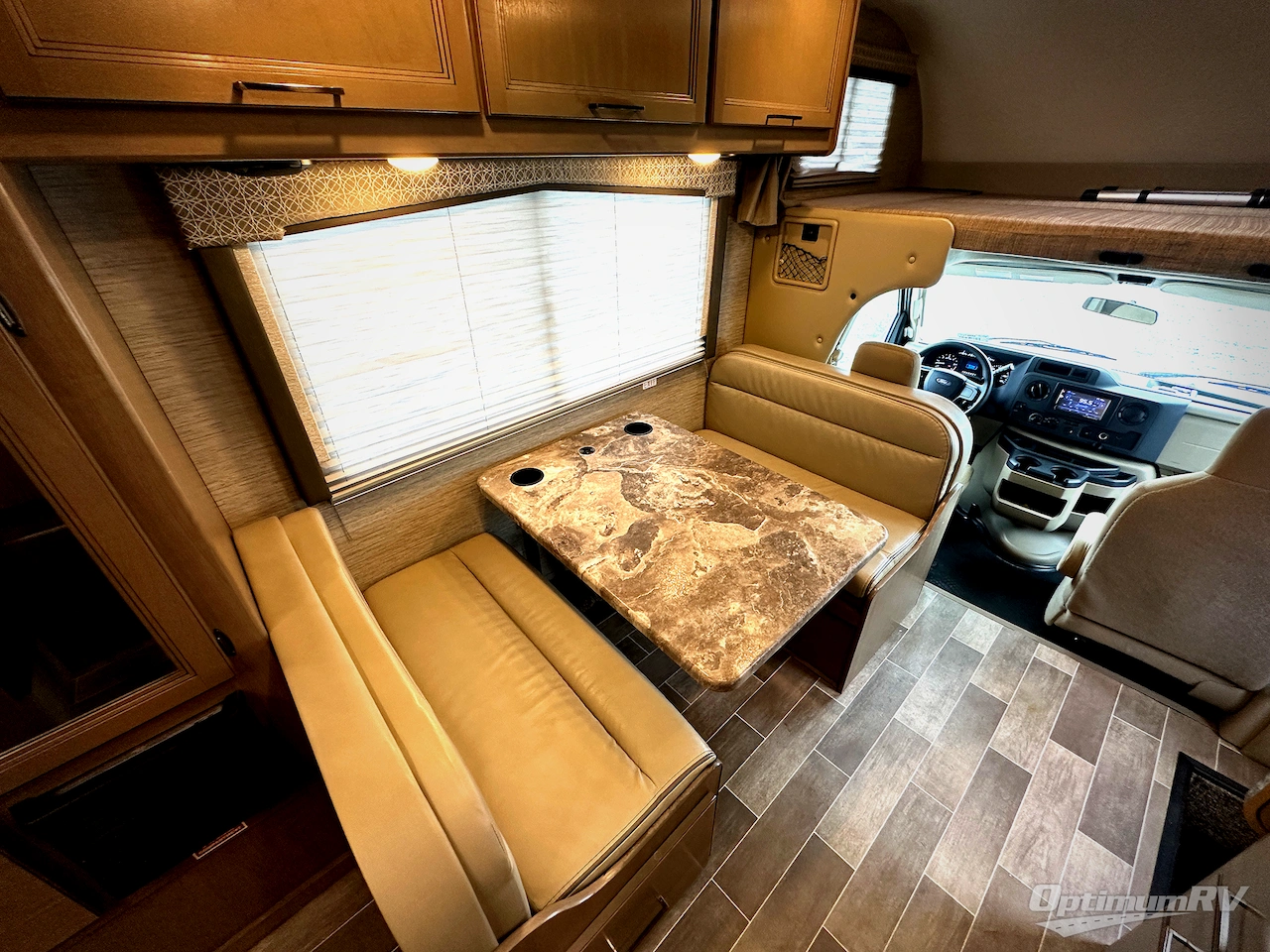 2022 Thor Chateau 22E Photo 9