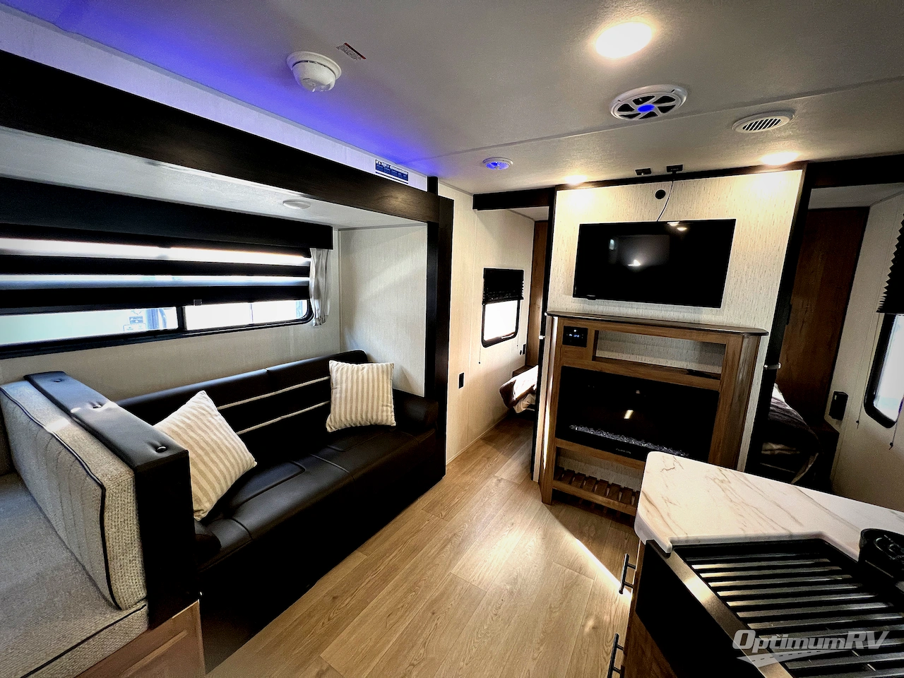 2025 Forest River Cherokee Grey Wolf 26DBH Photo 6