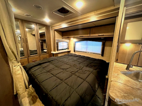 2023 Thor Chateau 27R RV Photo 3