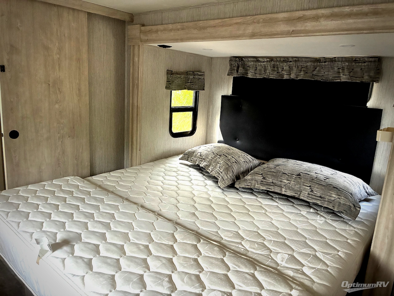 2022 Forest River Sierra 391FLRB Photo 11