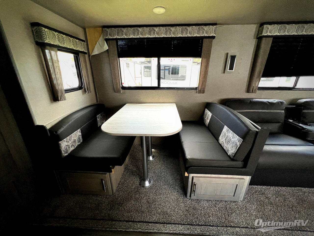 2022 Coachmen Catalina Legacy 303RKDS Photo 9