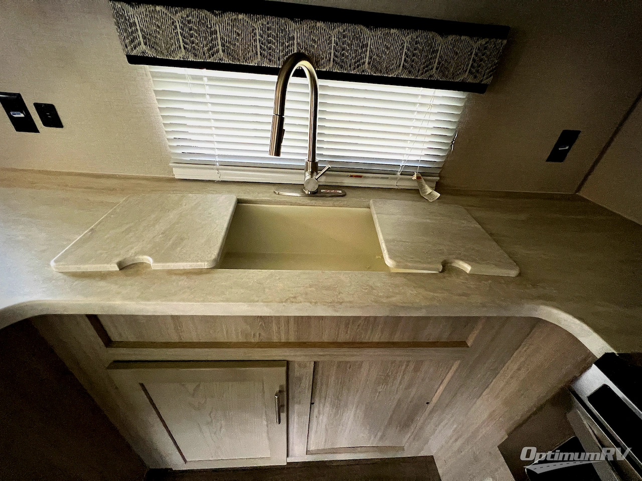 2022 Coachmen Catalina Legacy 303RKDS Photo 11