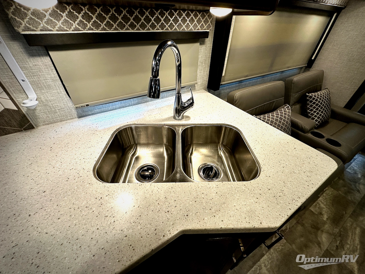 2022 Thor Windsport 29M Photo 14