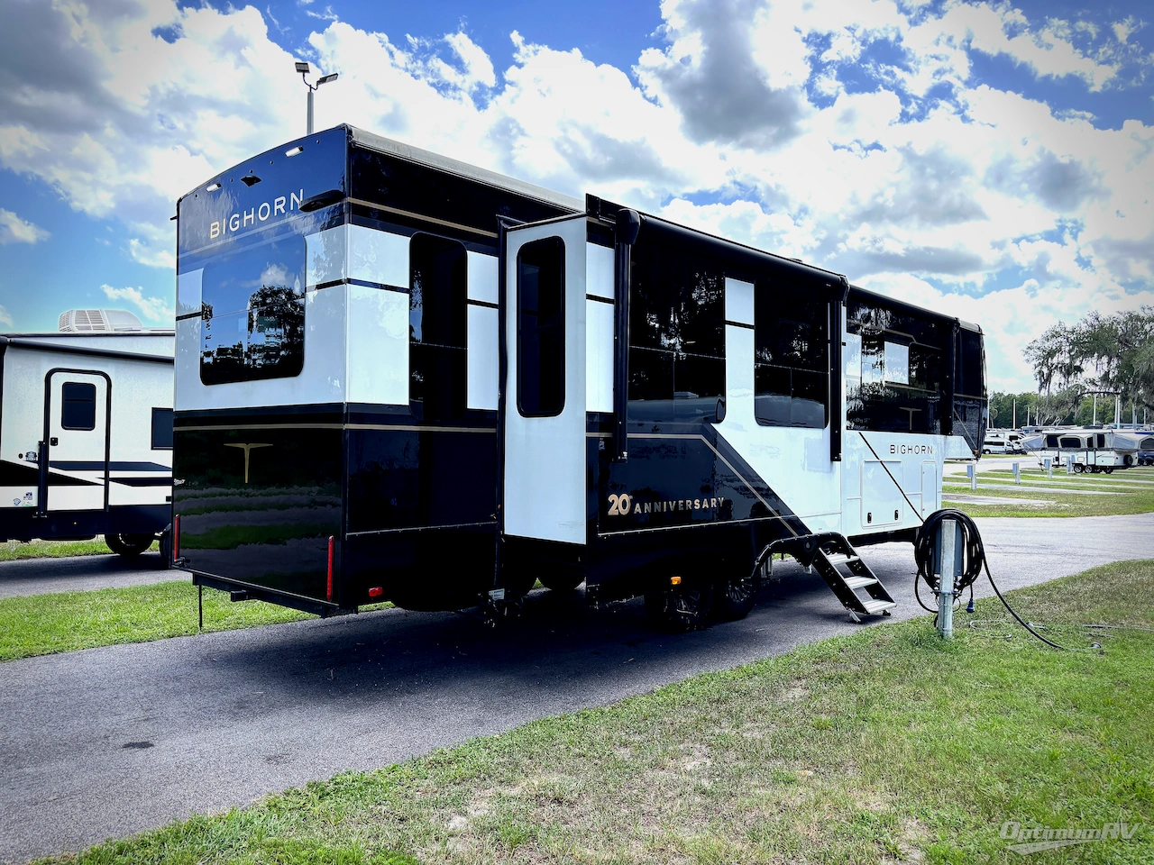 2025 Heartland Bighorn 331RL Photo 2