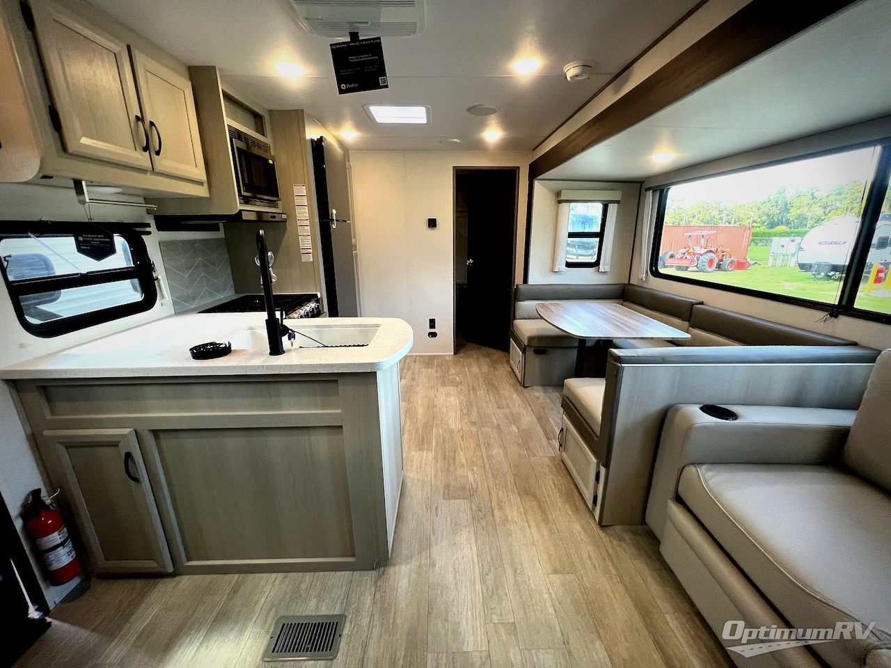 2027 Coachmen Catalina Legacy Edition 293TQBSCK Photo 21