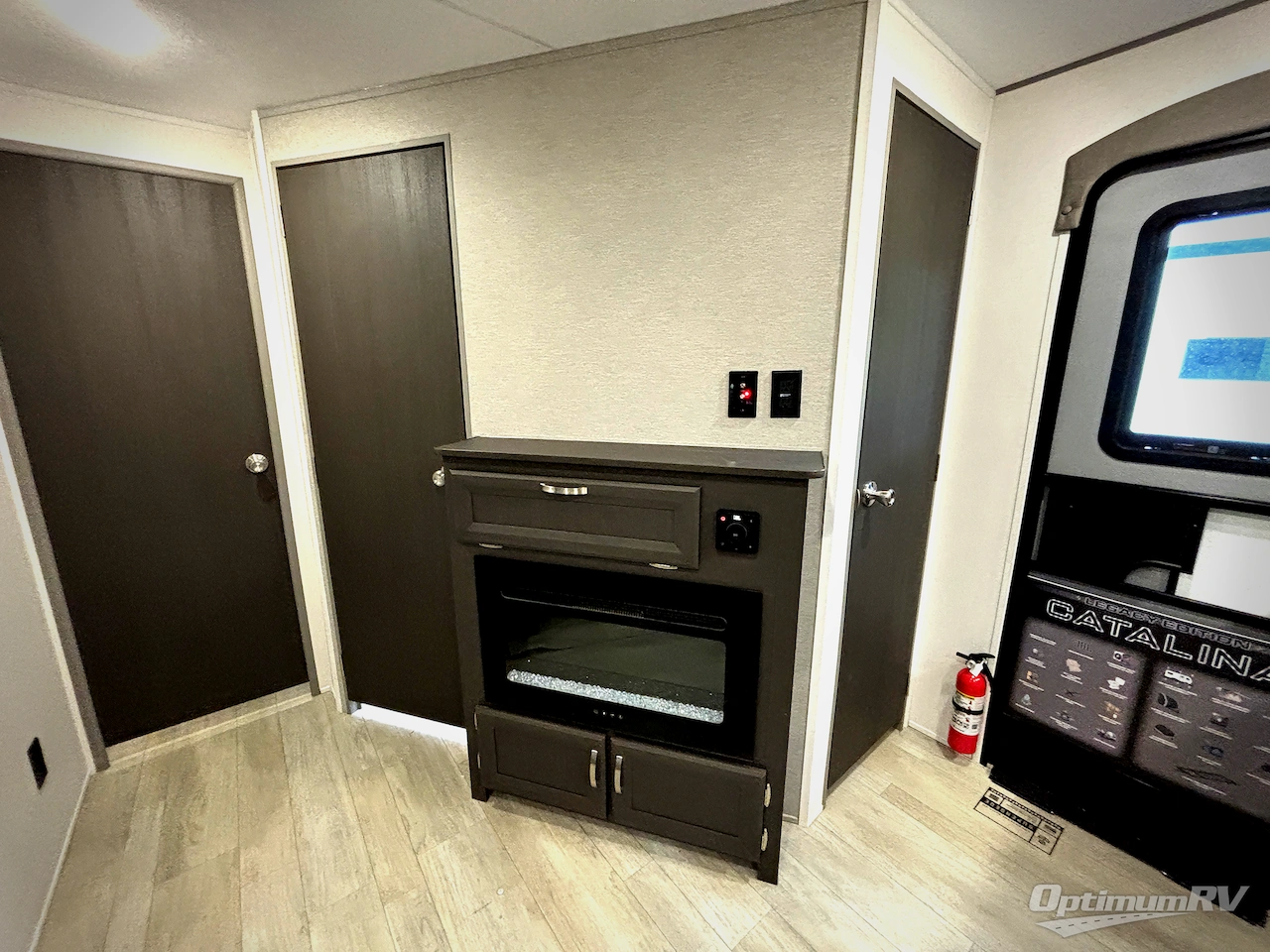 2027 Coachmen Catalina Legacy Edition 293TQBSCK Photo 11