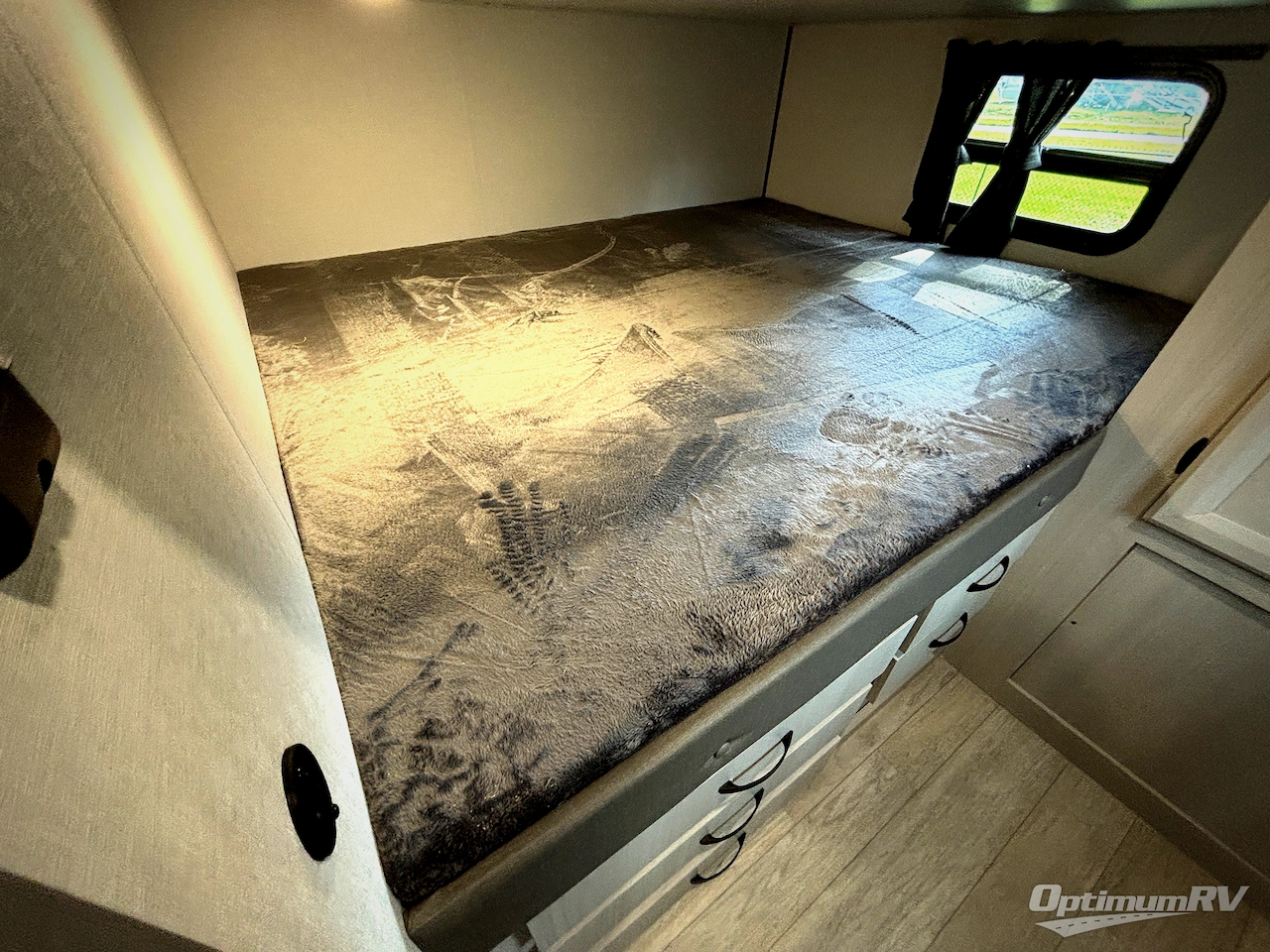 2027 Coachmen Catalina Legacy Edition 293TQBSCK Photo 16