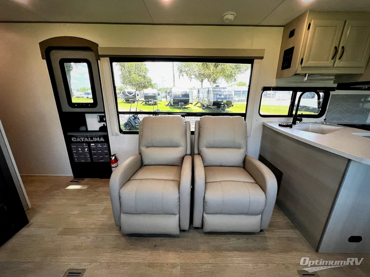 2027 Coachmen Catalina Legacy Edition 283RKS Photo 8