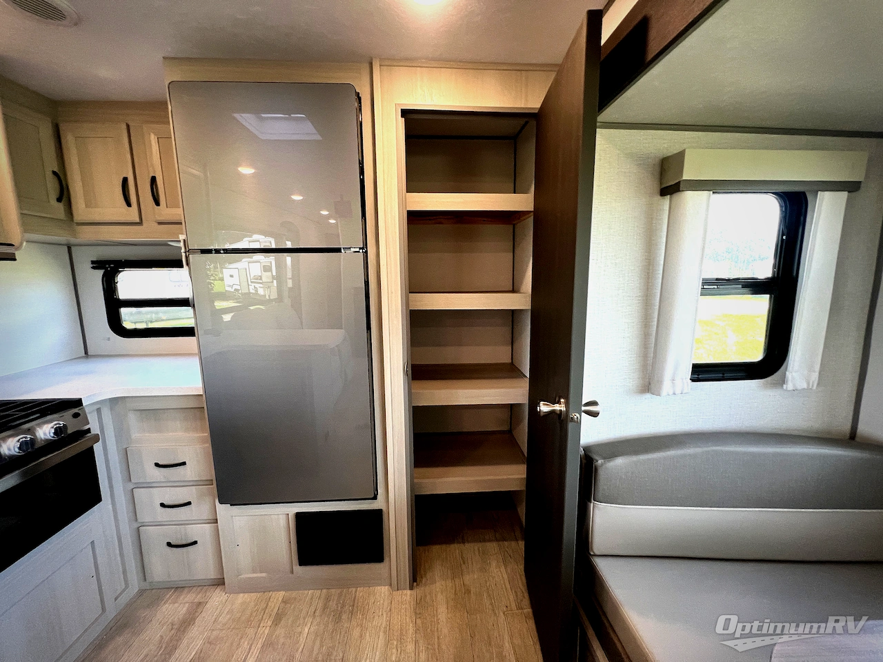 2027 Coachmen Catalina Legacy Edition 283RKS Photo 14