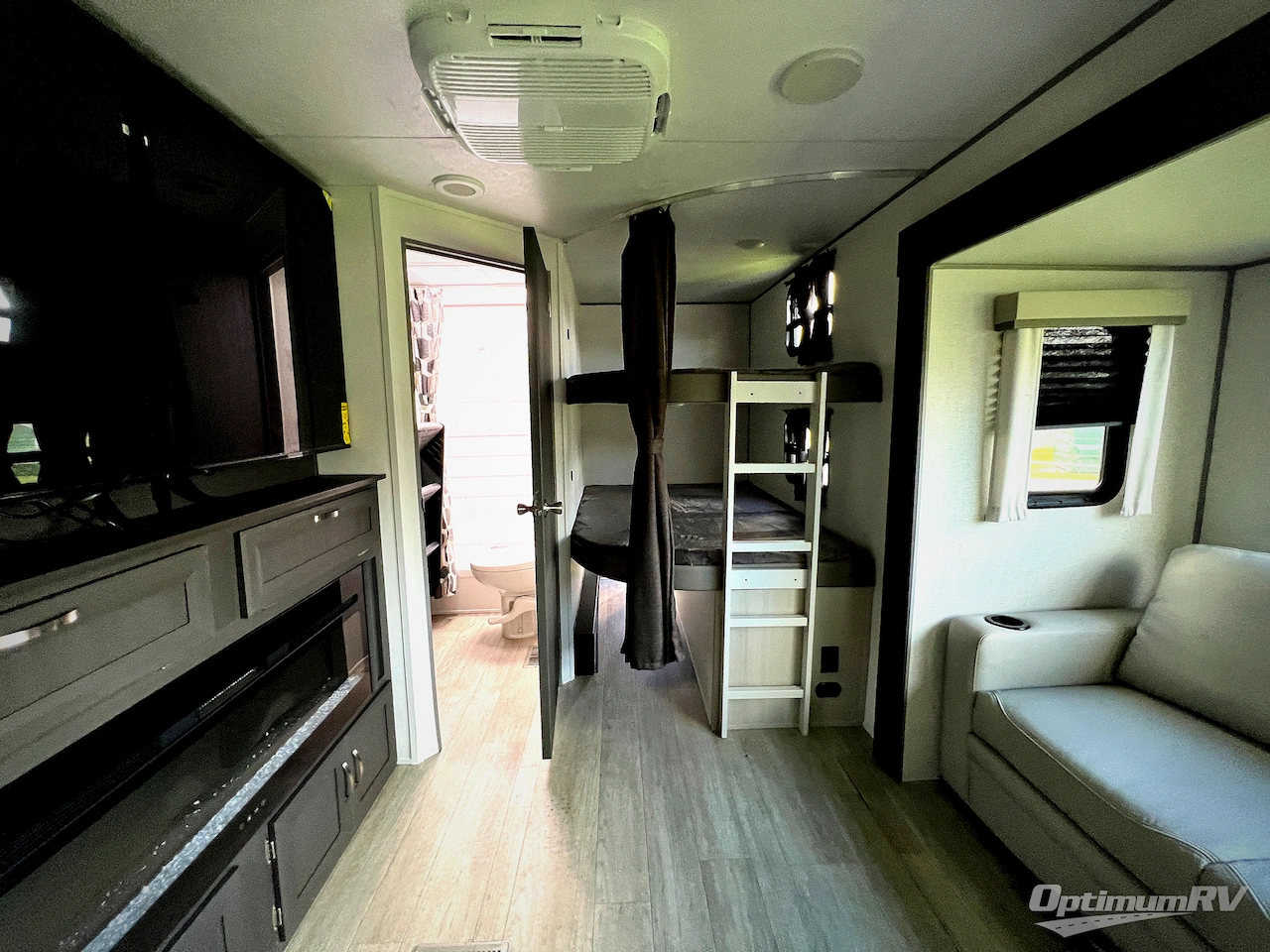 2027 Coachmen Catalina Legacy Edition 273DBHCK Photo 11